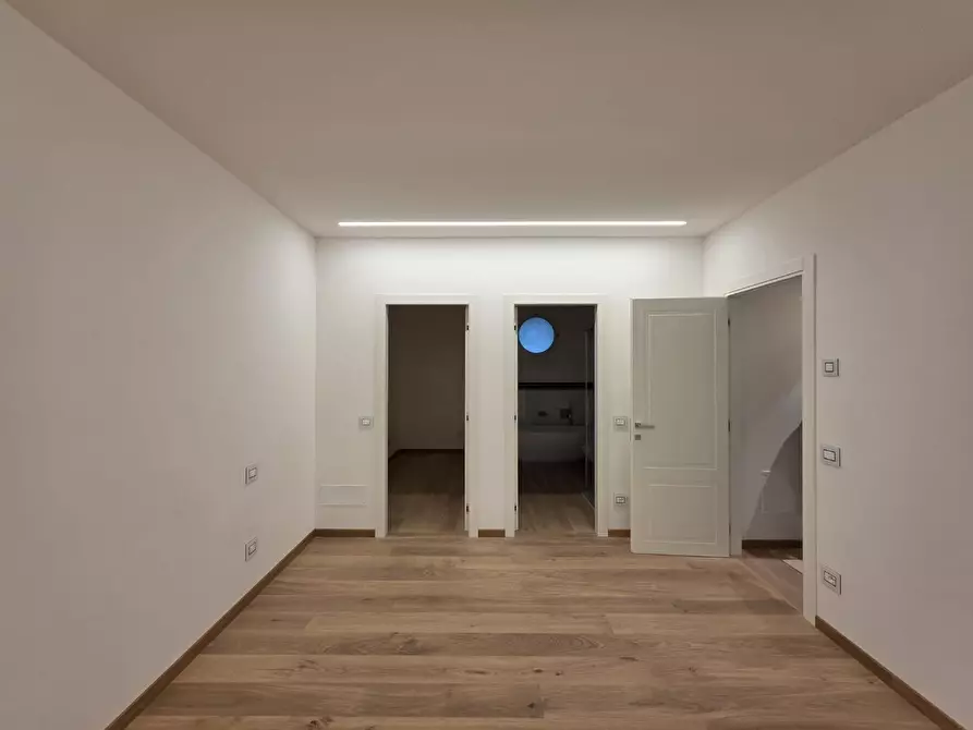 Immagine 22 di Appartamento in vendita  a Viareggio