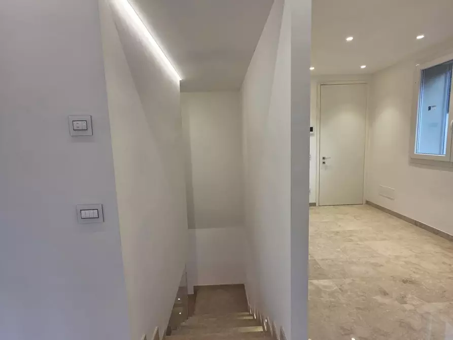 Immagine 5 di Appartamento in vendita  a Viareggio