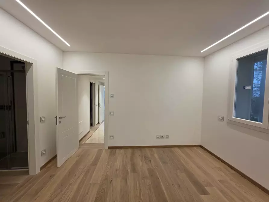 Immagine 25 di Appartamento in vendita  a Viareggio