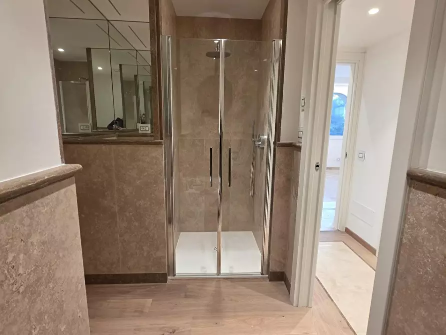 Immagine 32 di Appartamento in vendita  a Viareggio