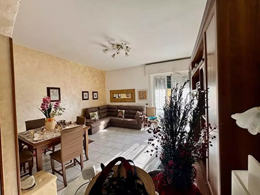 Immagine 1 di Appartamento in vendita  a Carrara