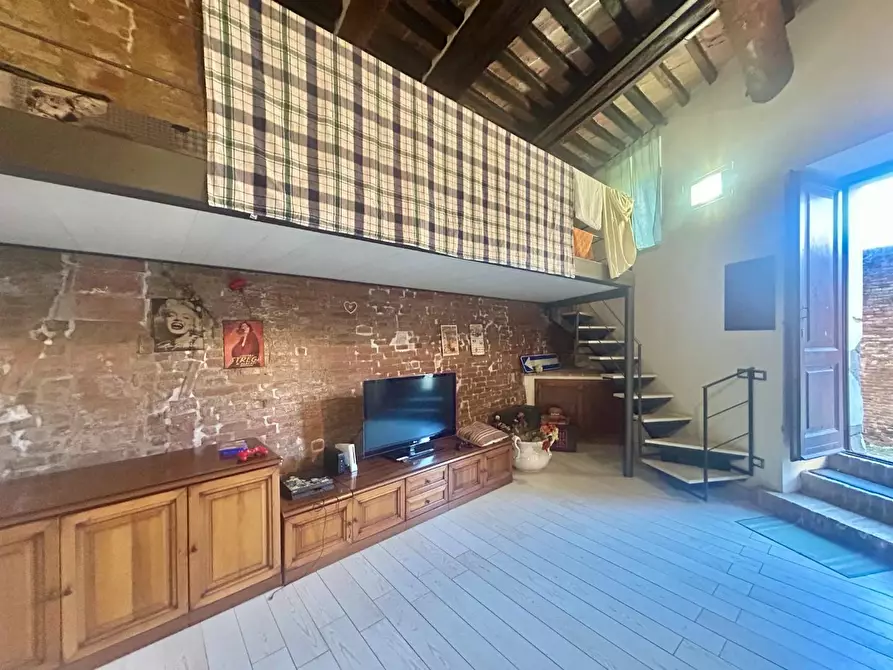 Immagine 8 di Ufficio in vendita  a Siena