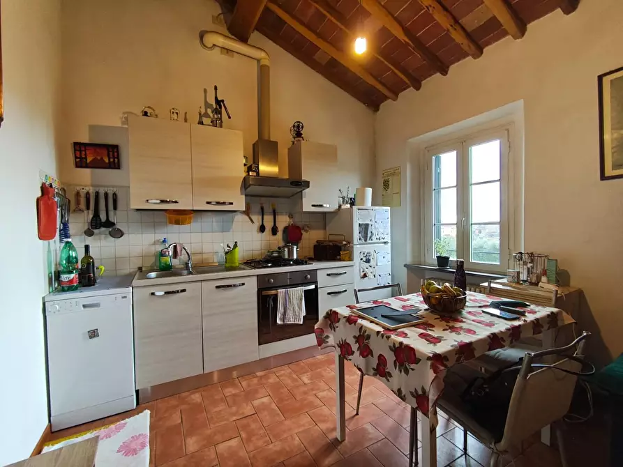Immagine 12 di Appartamento in vendita  a Lucca