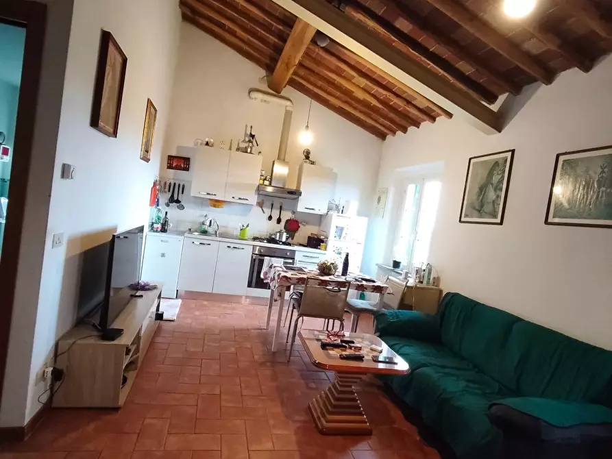 Immagine 2 di Appartamento in vendita  a Lucca
