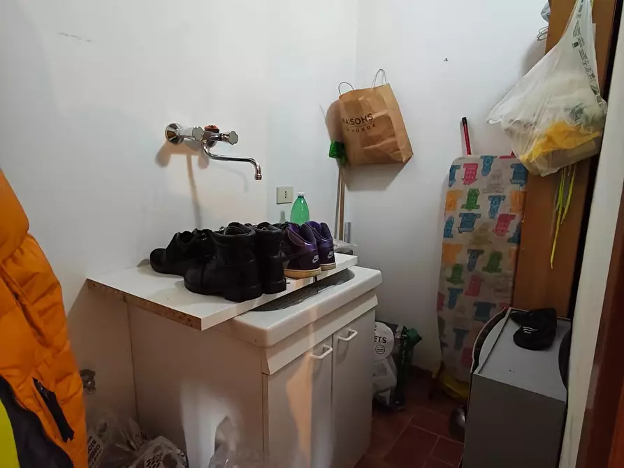 Immagine 14 di Appartamento in vendita  a Lucca