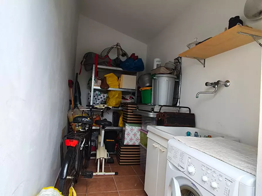 Immagine 4 di Appartamento in vendita  a Lucca