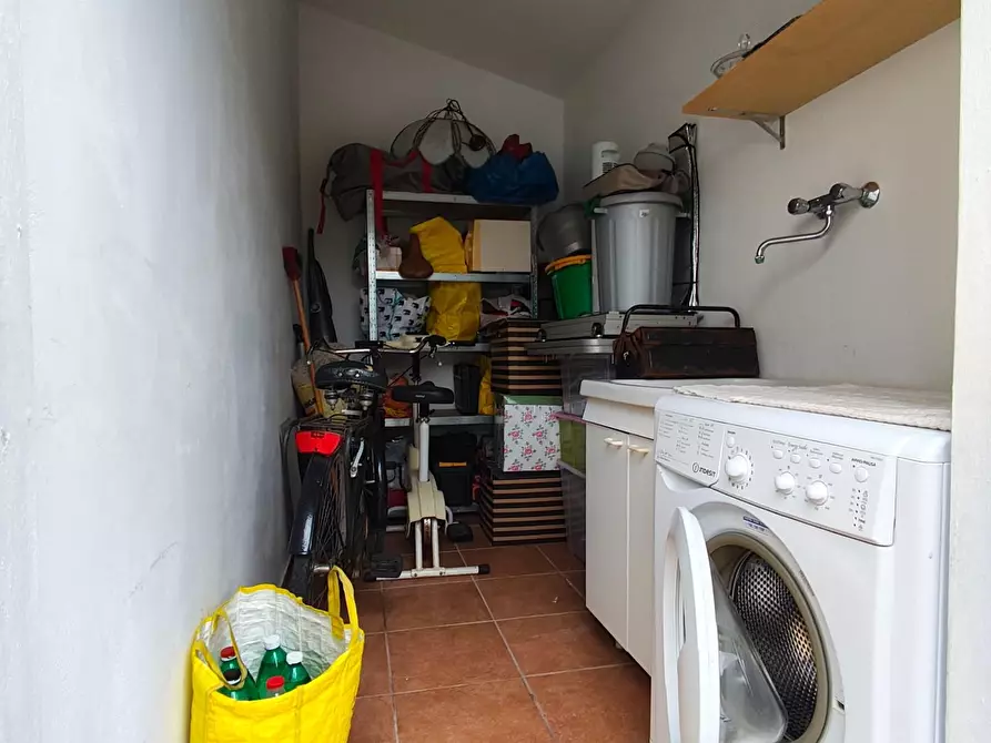 Immagine 3 di Appartamento in vendita  a Lucca