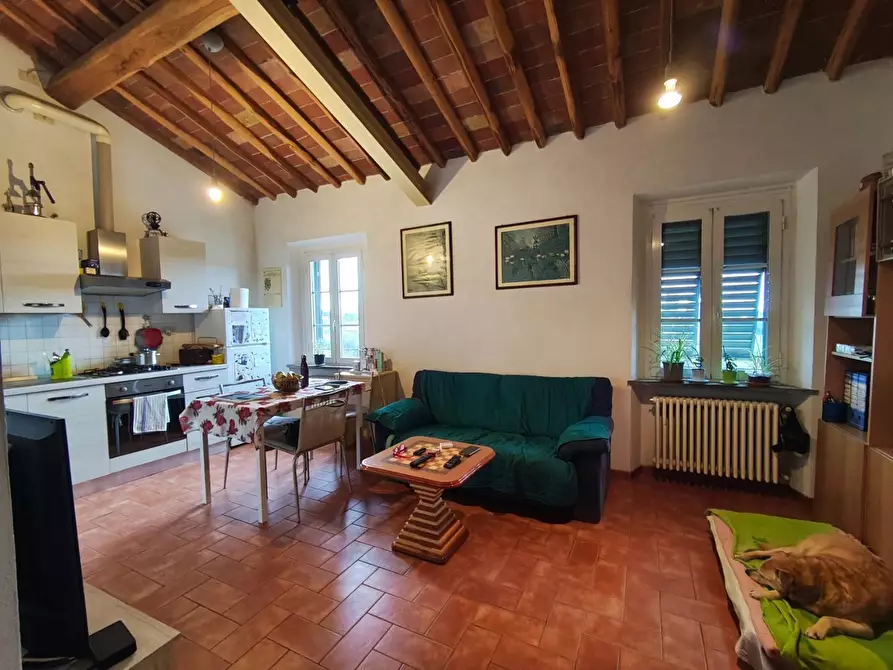 Immagine 5 di Appartamento in vendita  a Lucca