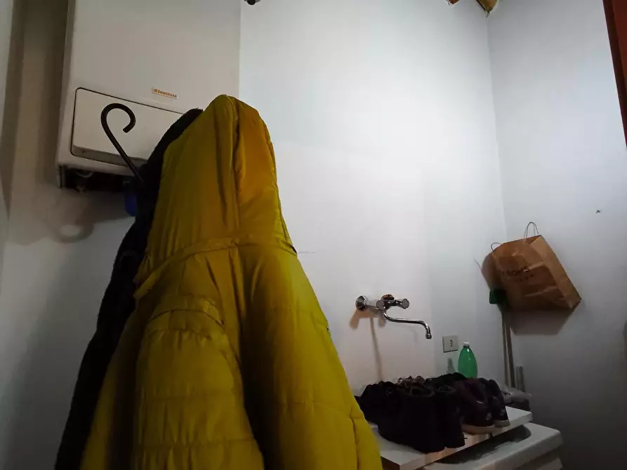 Immagine 13 di Appartamento in vendita  a Lucca