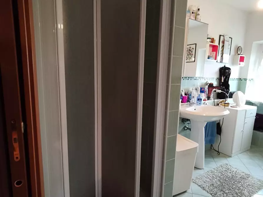 Immagine 10 di Appartamento in vendita  a Lucca