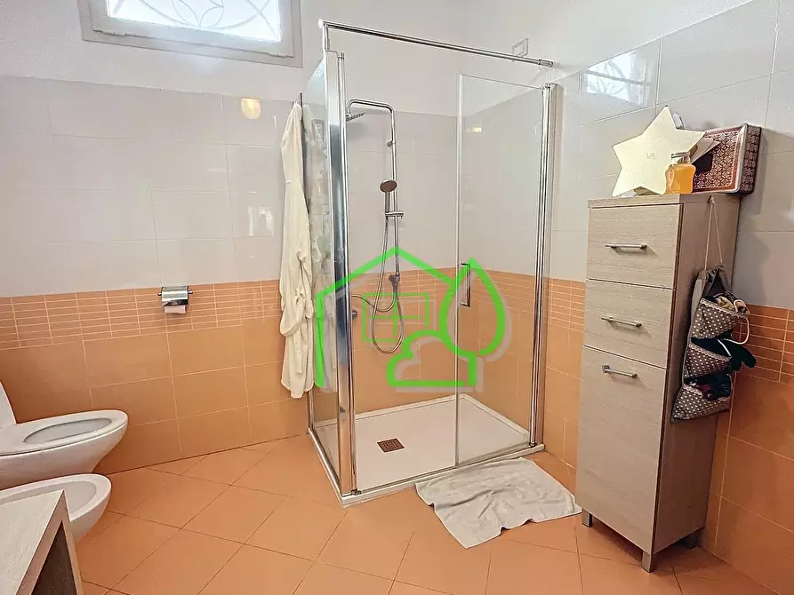 Immagine 14 di Appartamento in vendita  a Viareggio