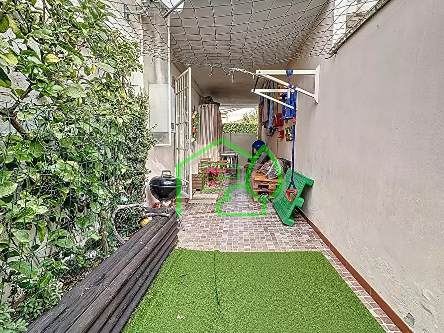 Immagine 17 di Appartamento in vendita  a Viareggio