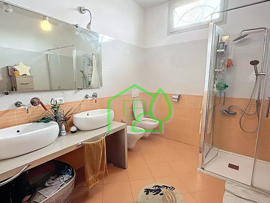 Immagine 13 di Appartamento in vendita  a Viareggio