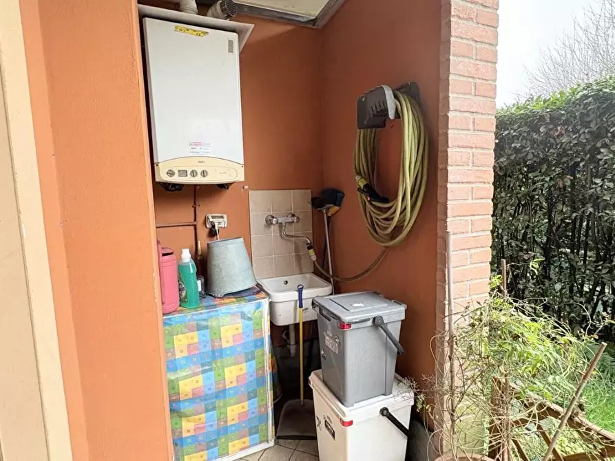 Immagine 16 di Appartamento in vendita  a Lucca