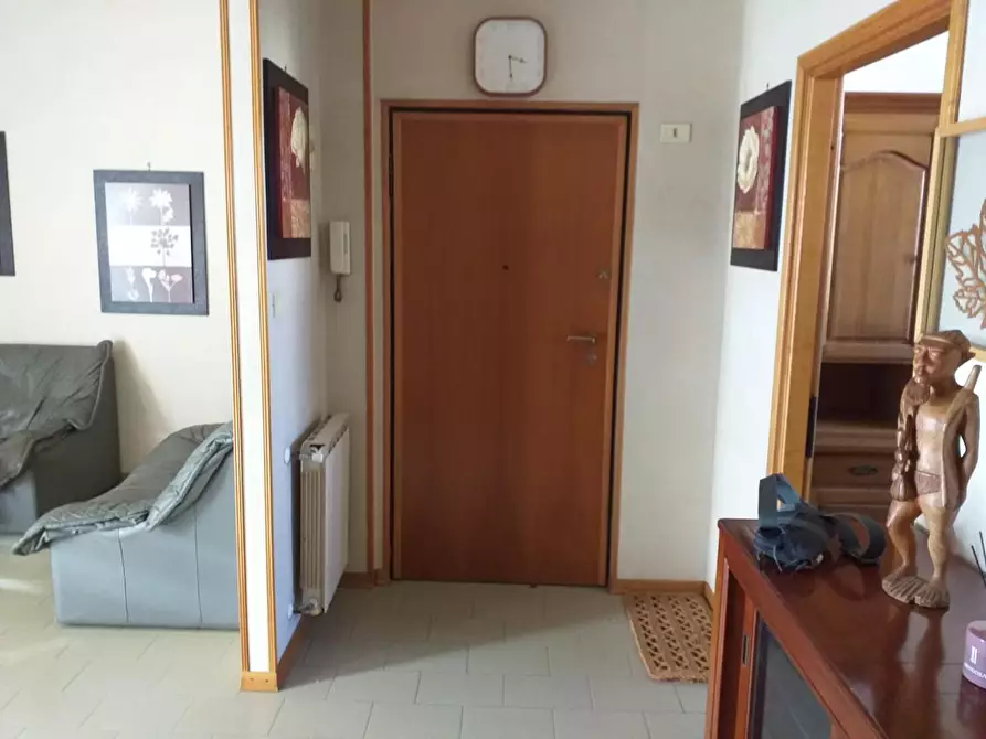 Immagine 2 di Appartamento in vendita  a Carrara