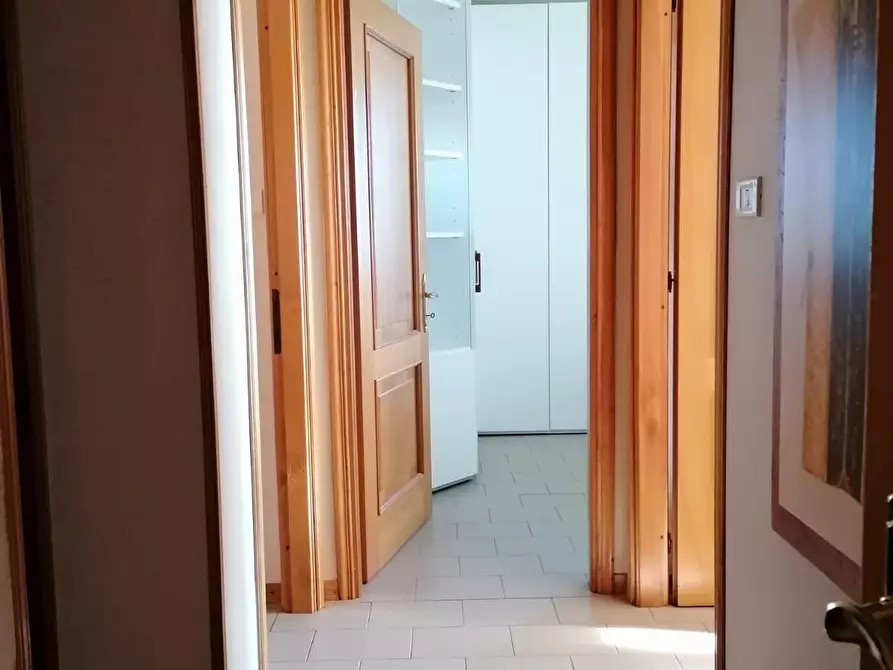 Immagine 11 di Appartamento in vendita  a Carrara