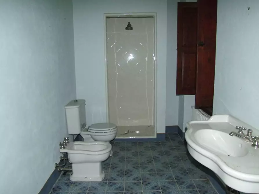 Immagine 23 di Villa in vendita  a Rufina