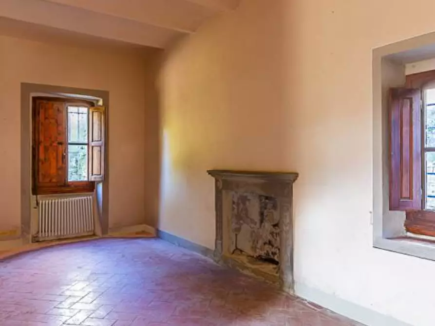 Immagine 50 di Villa in vendita  a Rufina