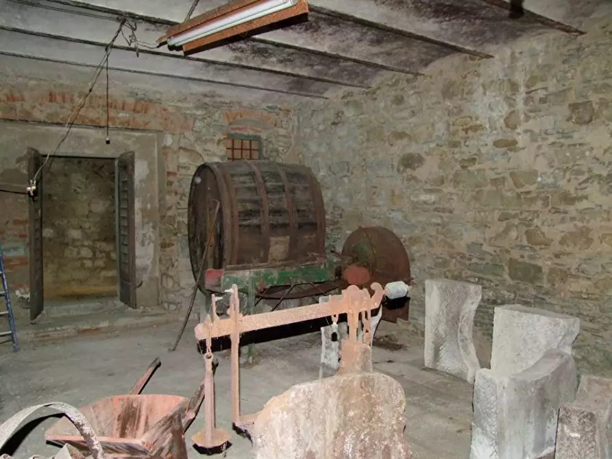 Immagine 7 di Villa in vendita  a Rufina