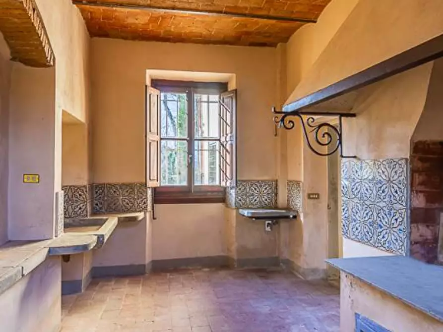 Immagine 39 di Villa in vendita  a Rufina