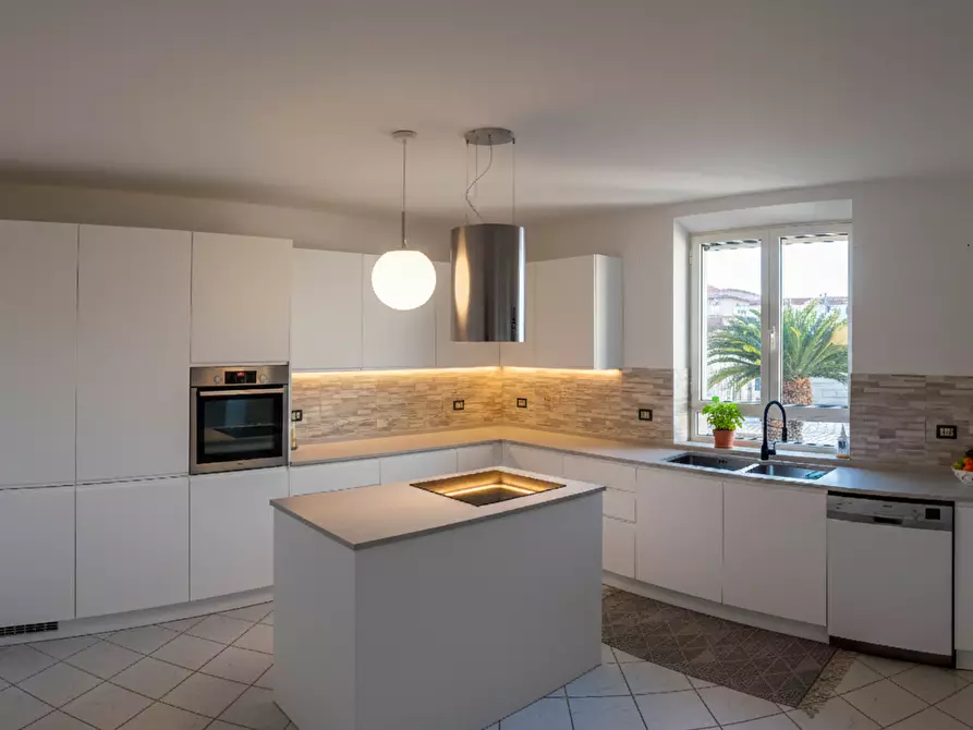 Immagine 11 di Villa in vendita  a Rosignano Marittimo