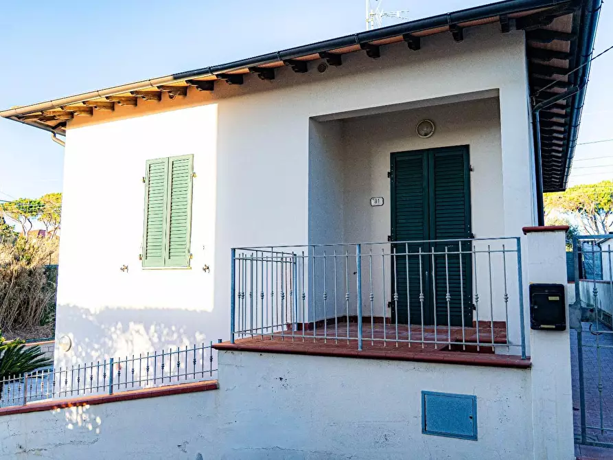 Immagine 6 di Villa in vendita  a Rosignano Marittimo