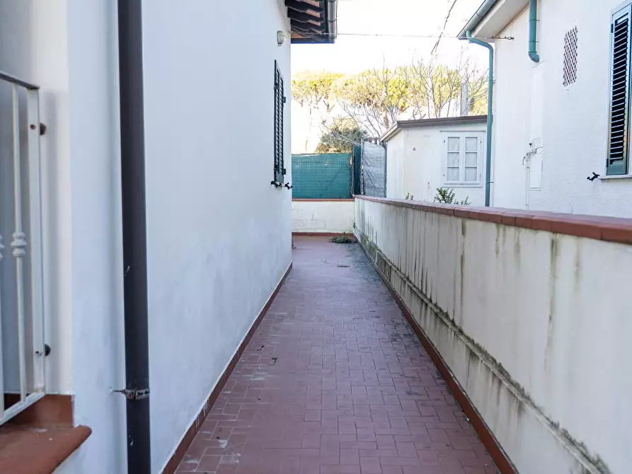 Immagine 36 di Villa in vendita  a Rosignano Marittimo