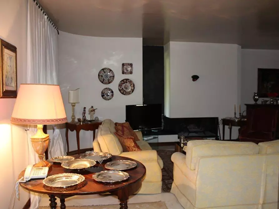 Immagine 1 di Casa bifamiliare in vendita  a Carrara