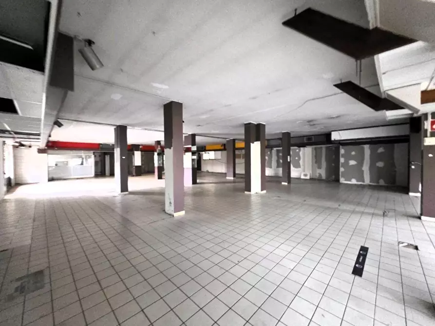 Immagine 1 di Locale commerciale in vendita  a Santa Croce Sull'arno