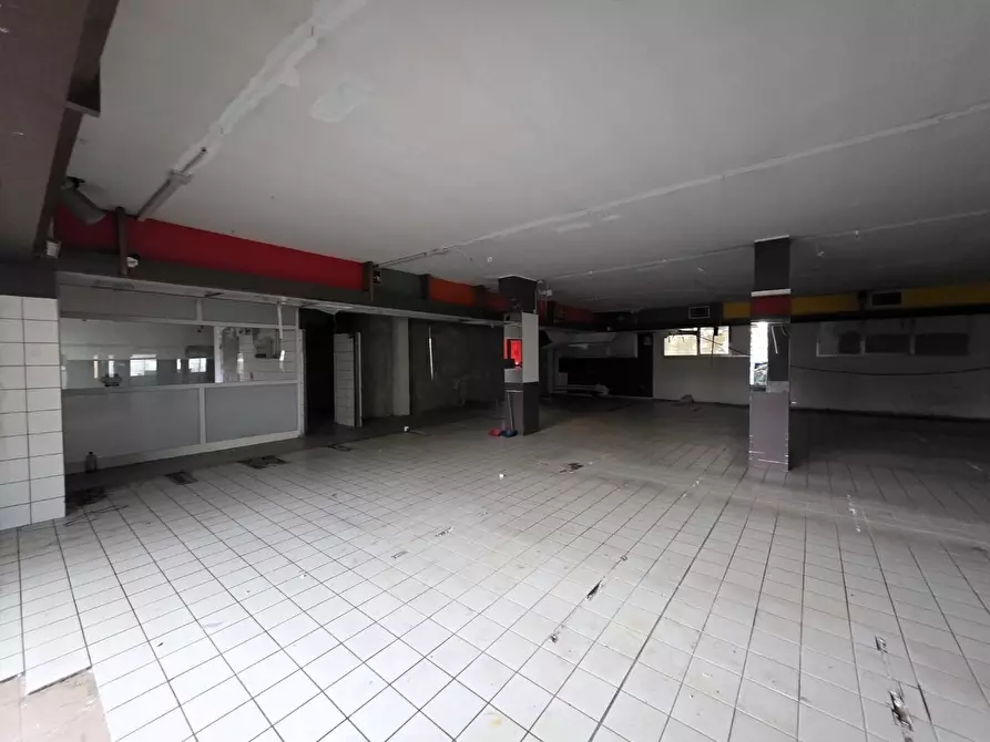 Immagine 5 di Locale commerciale in vendita  a Santa Croce Sull'arno