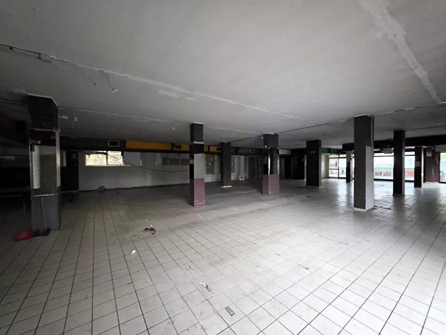 Immagine 3 di Locale commerciale in vendita  a Santa Croce Sull'arno