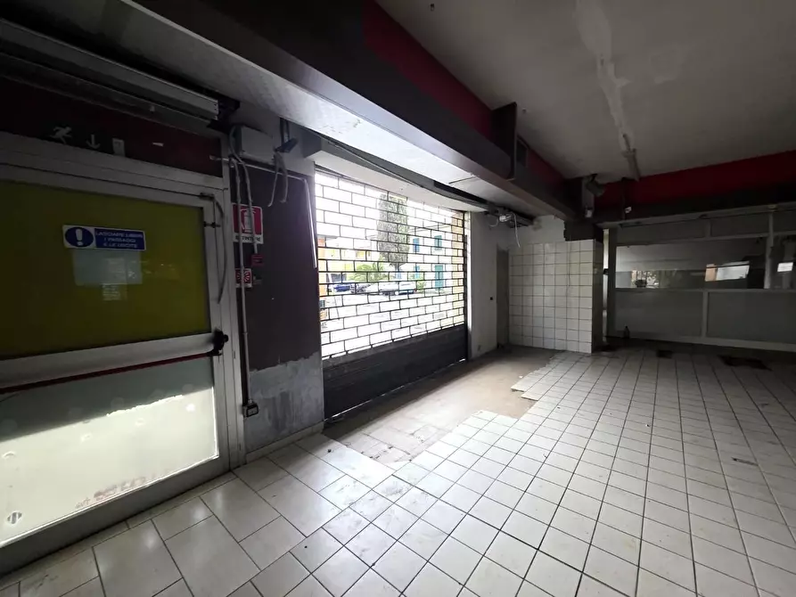 Immagine 6 di Locale commerciale in vendita  a Santa Croce Sull'arno