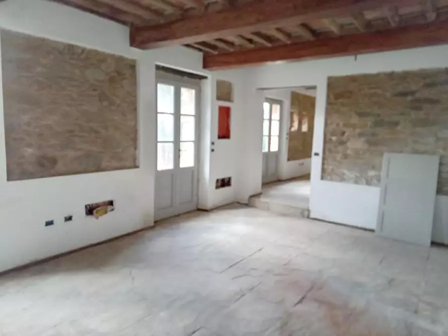 Immagine 9 di Rustico / casale in vendita  a Camaiore