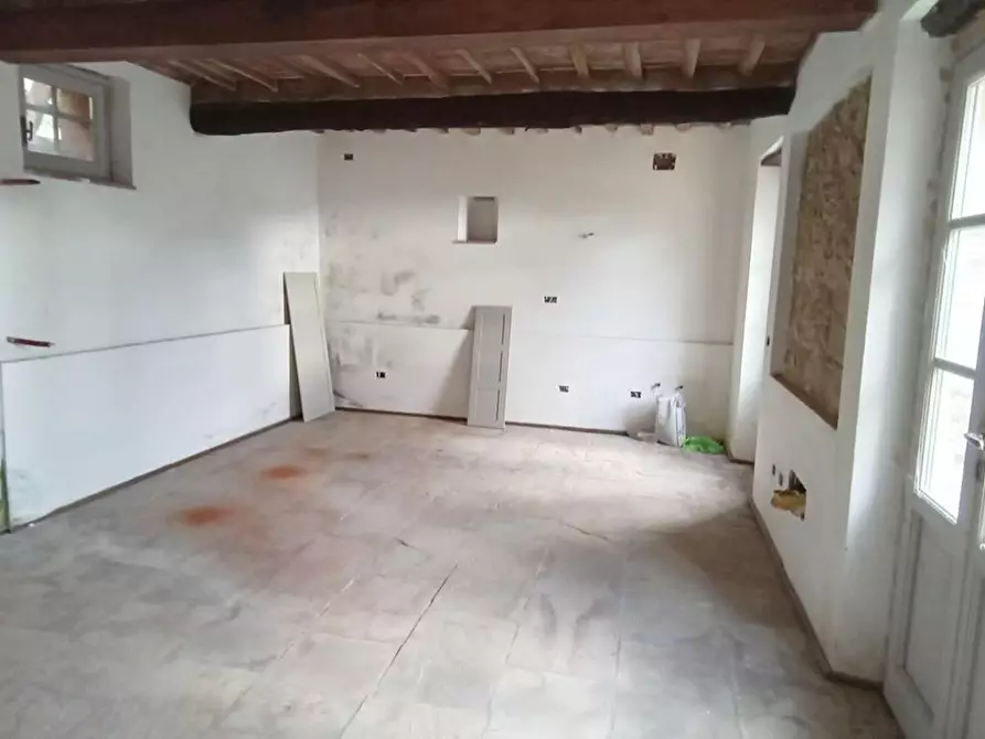 Immagine 12 di Rustico / casale in vendita  a Camaiore