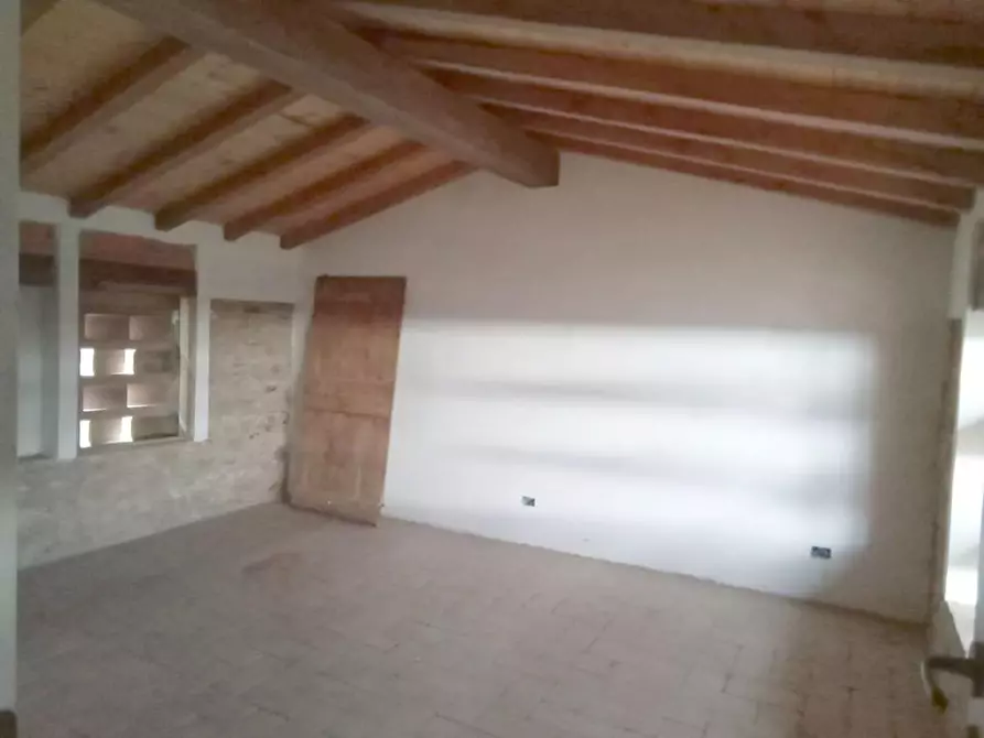 Immagine 26 di Rustico / casale in vendita  a Camaiore