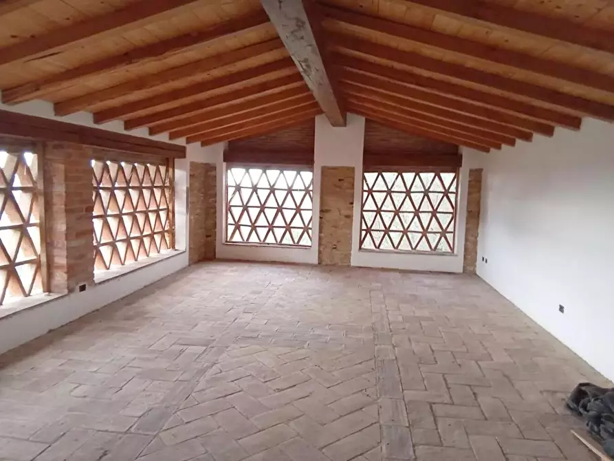 Immagine 22 di Rustico / casale in vendita  a Camaiore