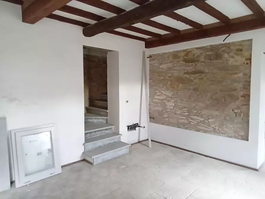 Immagine 11 di Rustico / casale in vendita  a Camaiore