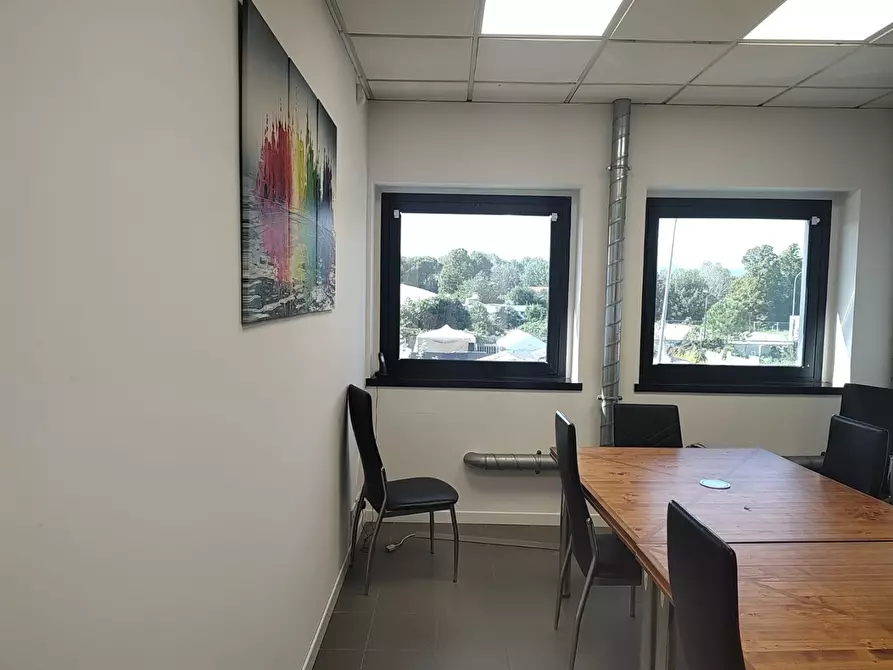 Immagine 17 di Ufficio in vendita  a Capannori