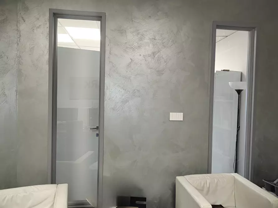 Immagine 16 di Ufficio in vendita  a Capannori