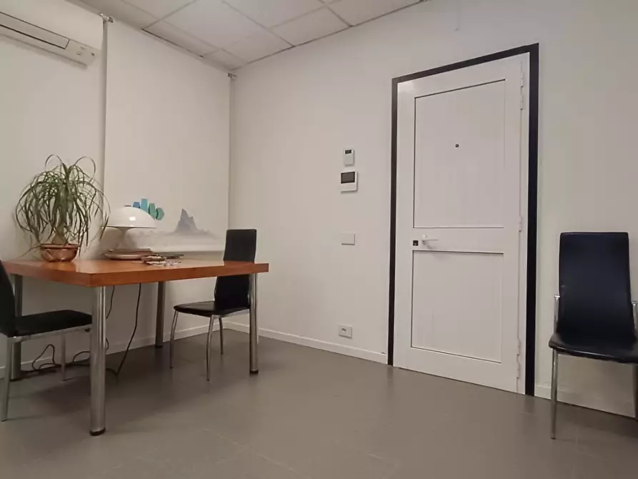Immagine 5 di Ufficio in vendita  a Capannori