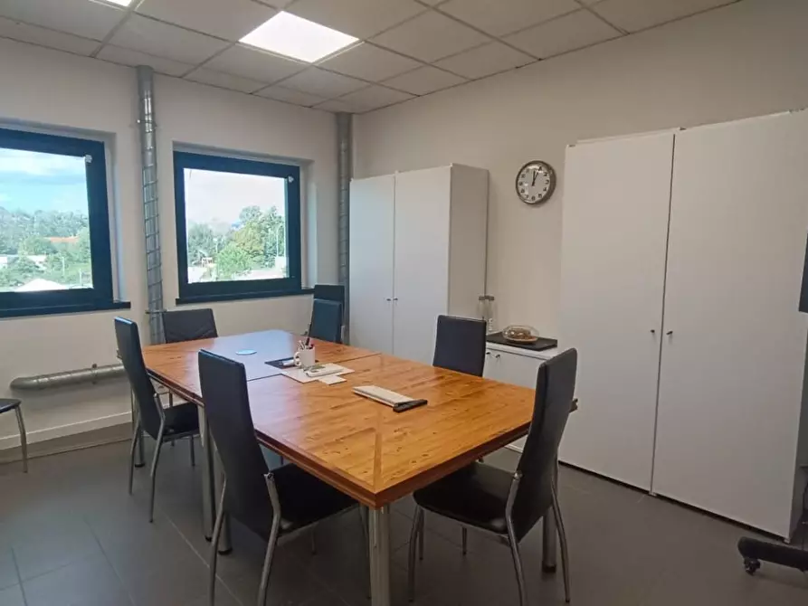 Immagine 10 di Ufficio in vendita  a Capannori