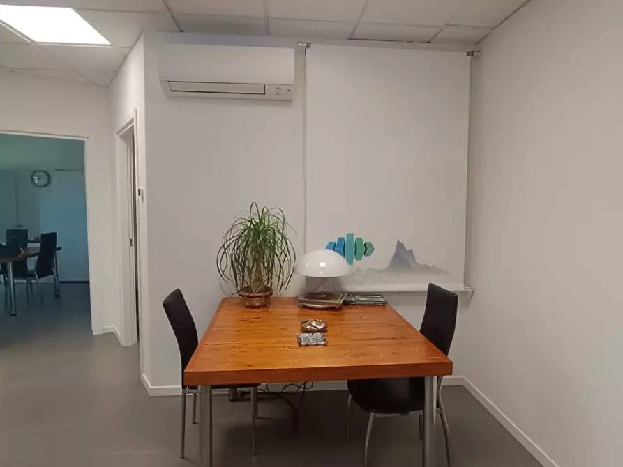 Immagine 4 di Ufficio in vendita  a Capannori