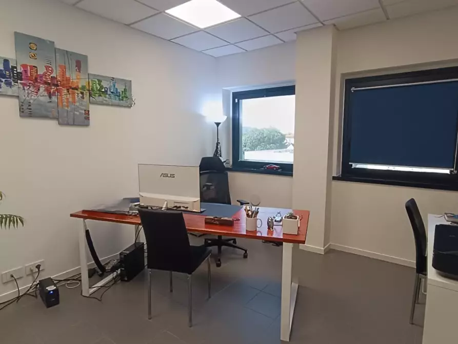 Immagine 7 di Ufficio in vendita  a Capannori