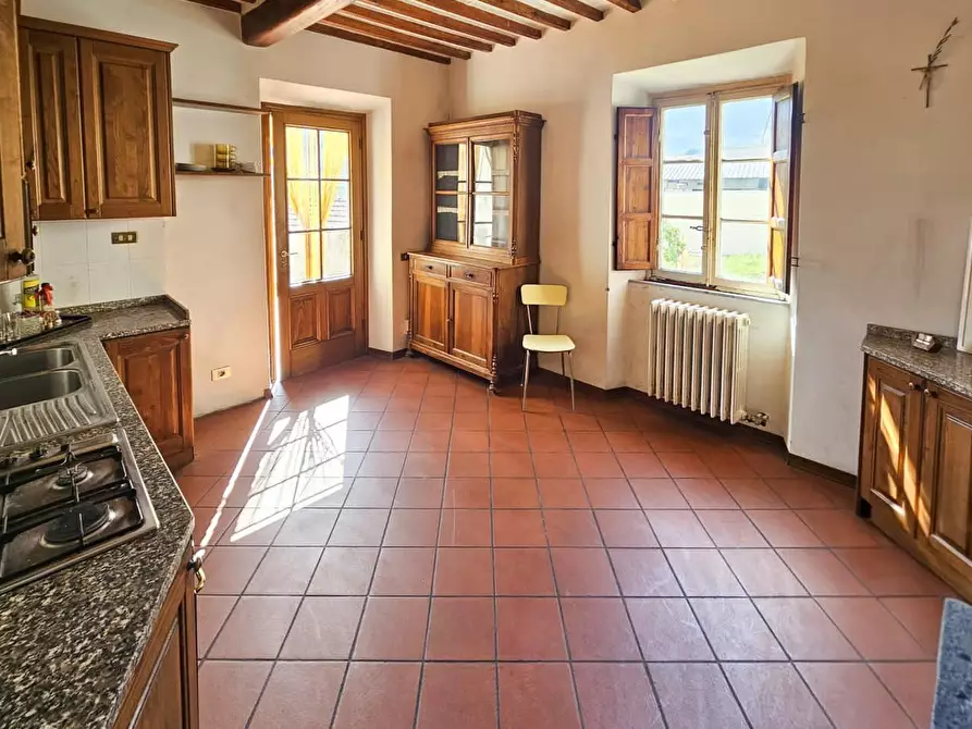 Immagine 6 di Villa in vendita  a Capannori