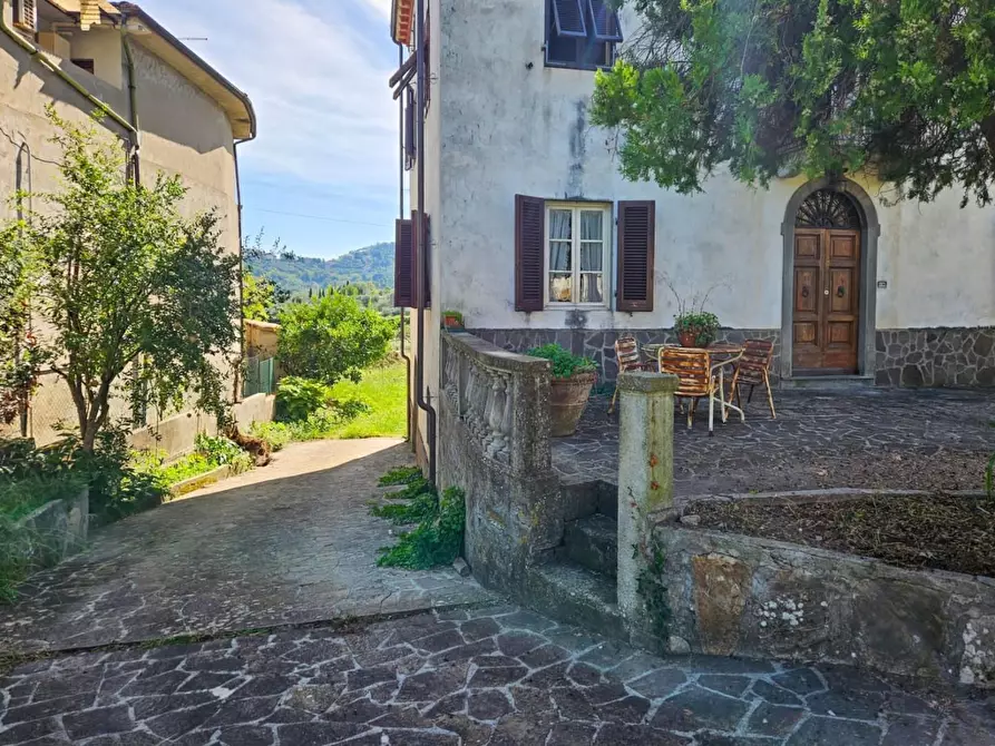 Immagine 2 di Villa in vendita  a Capannori