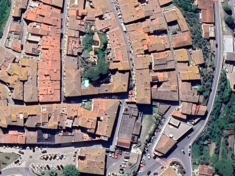 Immagine 1 di Garage in vendita  a Peccioli