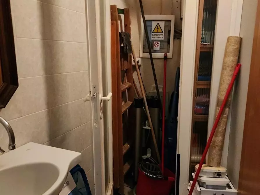 Immagine 7 di Negozio in affitto  a Santa Maria A Monte