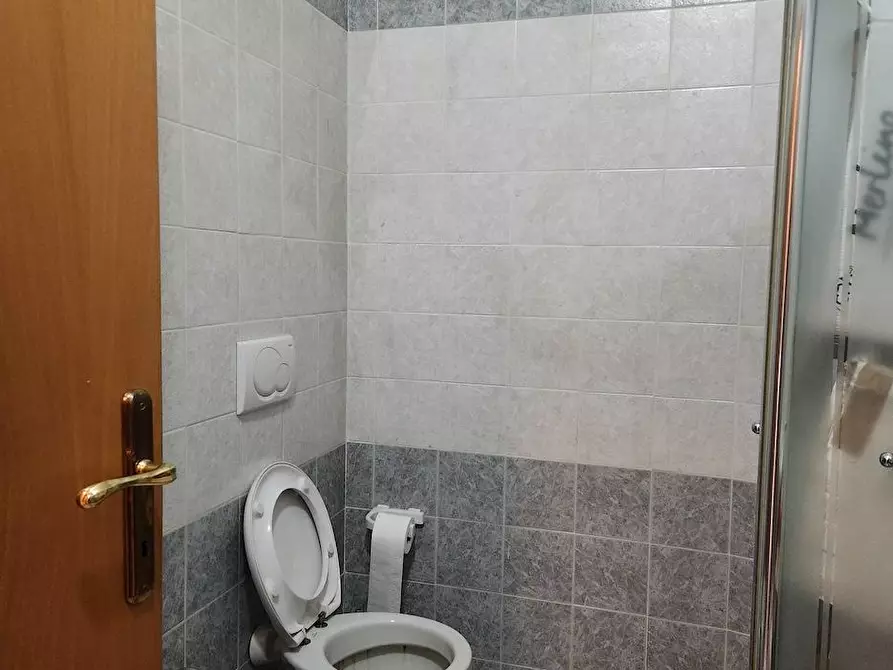 Immagine 6 di Negozio in affitto  a Santa Maria A Monte