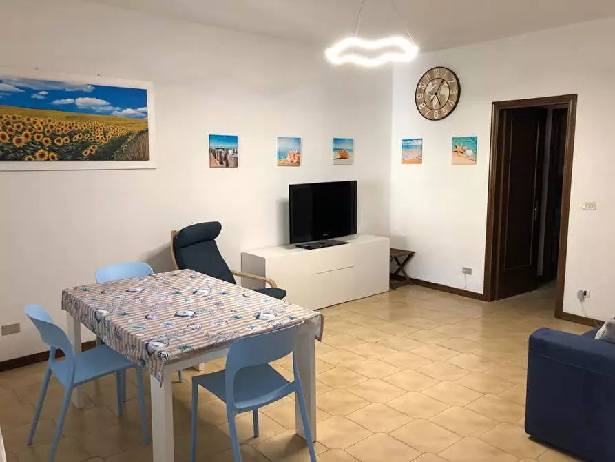 Immagine 2 di Appartamento in affitto  a Massa