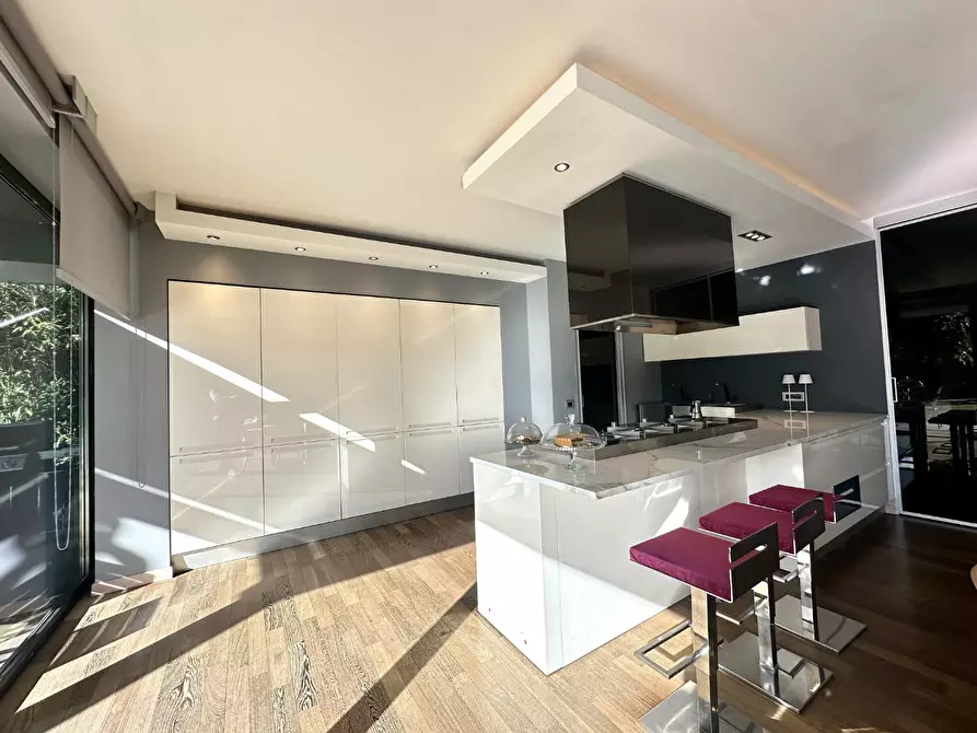 Immagine 12 di Villa in vendita  a Lucca